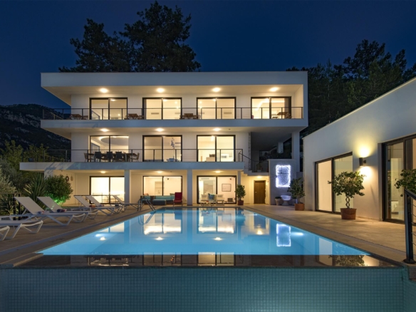 artwork gallery swimming pool 02 tinified 15