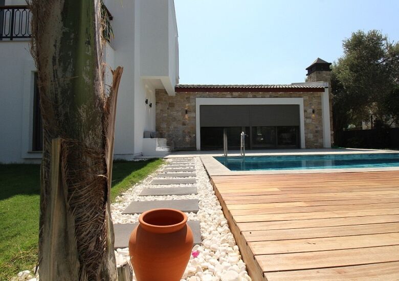 Modern detached house with private pool and garden in Bodrum.