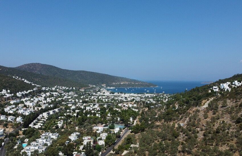 Beautiful view of Bodrum's hillside with luxurious detached houses and lush greenery.