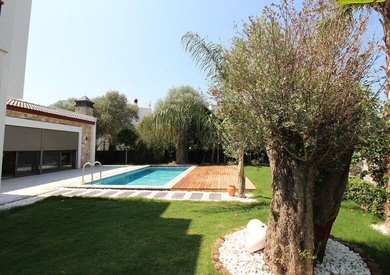 Detached house with private pool and lush garden in Bodrum. Perfect for relaxing and enjoying outdoo.