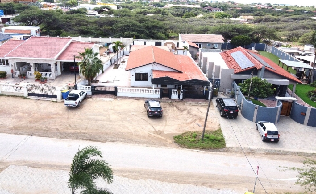Charming 3-Bedroom Home in Tanki Flip, Noord 1 ce80f4e9 bba8 4836 8867 25bd971f623f 1170x720 1