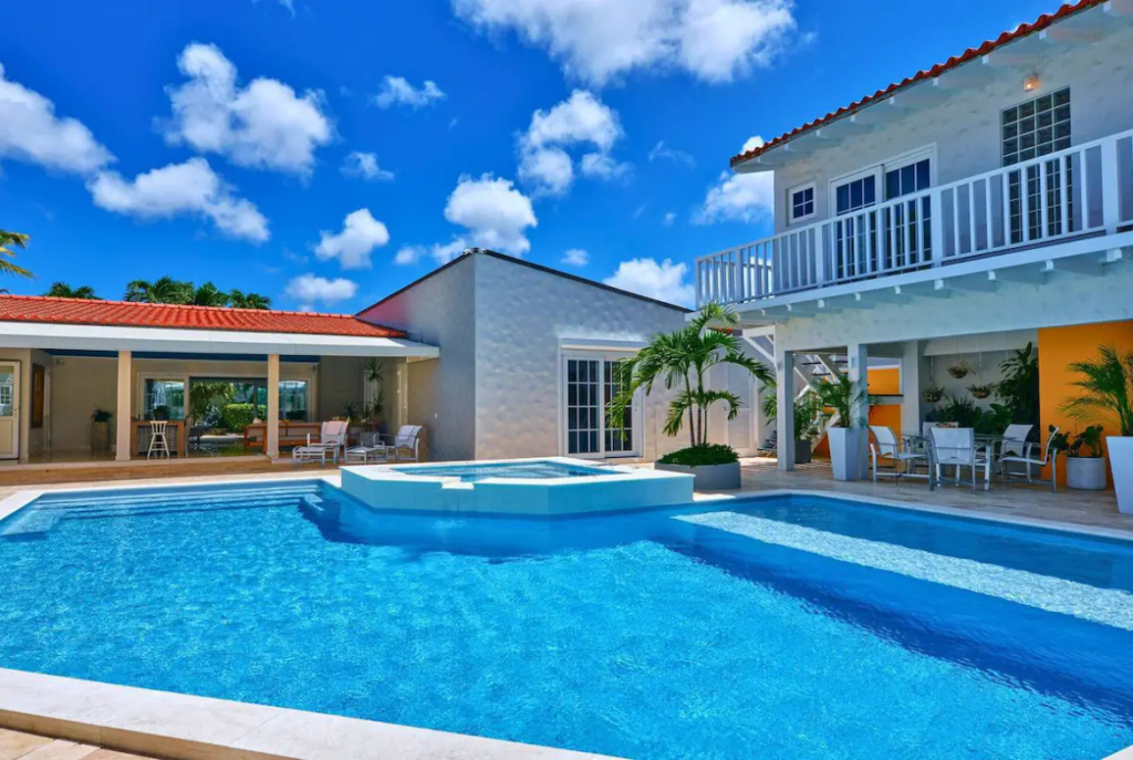 Oranjestad, 5 bedroom villa with a pool 1 db3ae843 0632 4189 9086 22da05303ab3 1170x785 1