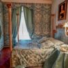 Charming exclusive flat in Florence featuring luxurious furnishings and vintage style. Perfect for a.