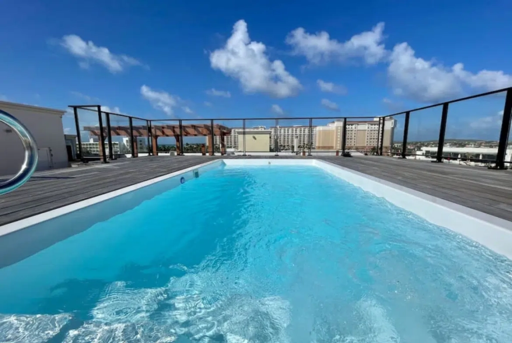 Palm Beach – Luxurious 2 Bedrooms Condominium ONLY 2 UNITS LEFT!! 1 0 1170x785.jpg