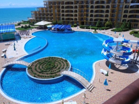 Pool and sea view studio in Midia Grand Resort, Aheloy, near the beach.