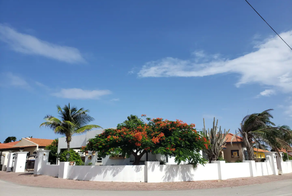Ultra Modern Cozy – 1-Bedroom, 2-Bathroom Apartment 1 Aruba Vacation rental 3 1170x785 1