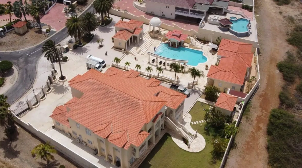Golf & Country Club Mansion + Guest House 1 DJI 0054 1400x650 1 1170x650.jpg