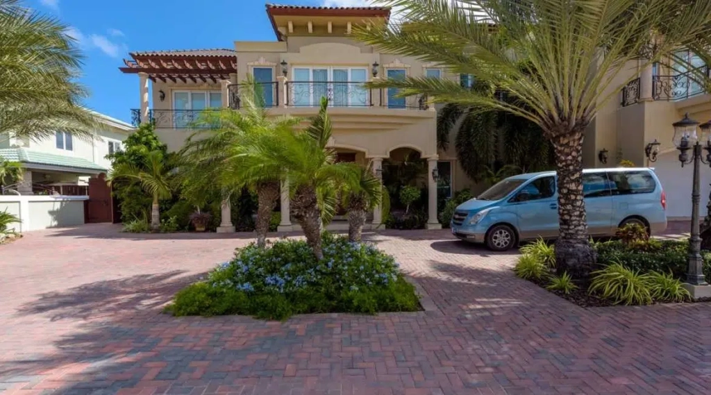 Malmok – Mansion – Walk to Boca Catalina Beach 1 Malmok 534 I 1 1400x650 1 1170x650.jpg