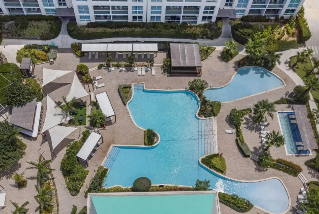 Palm Beach – Walk to Beach Luxury 3-Bedroom Island View Condo – Just Where You Want To Be 1 Palm Beach Walk to Beach Luxury 2 Bedroom Condo Just Where You Want To Be 650000 24 1170x785.jpg