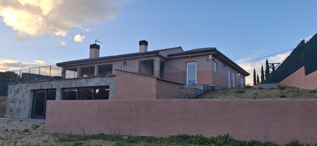 3 Bed Villa & Separate Guesthouse For Sale in Spain Caldes de Malavella, Catalonia 1 image001