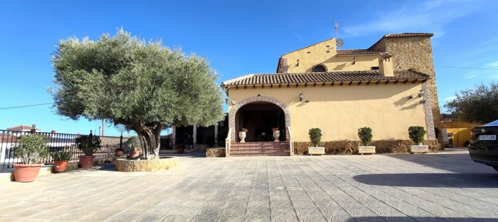 Orihuela 1 93ae3d89c67a6d82c21e xlarge