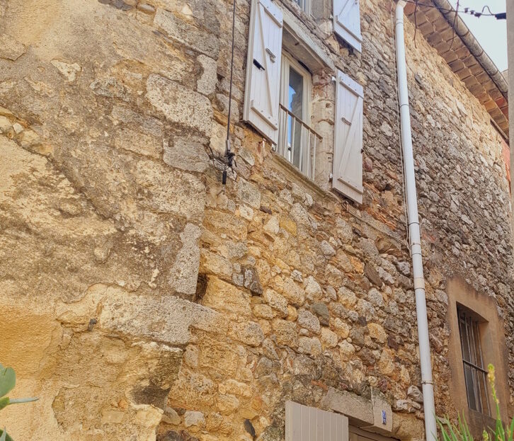 Pretty Stone Village House With 85 M2 Of Living Space With Courtyard And Terrace. 1 AUT129600EBA 726x623 1