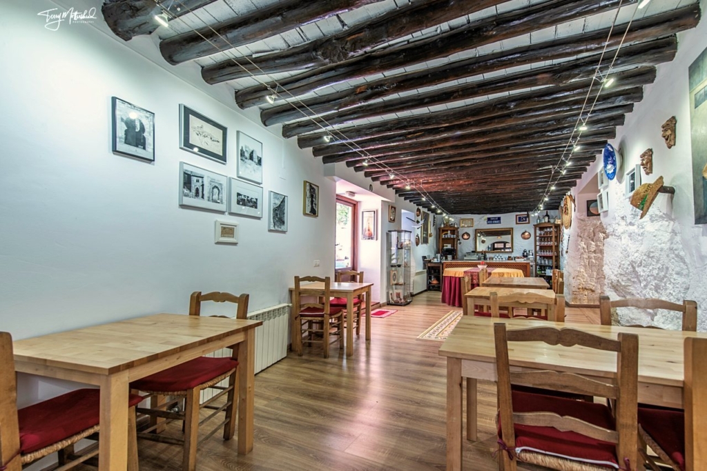 Alhama de Granada 1 Bespoke hotelr estaurant. Owners 3 bed apartment. Over twenty years trading. Alhama de Granada. 1 xlarge