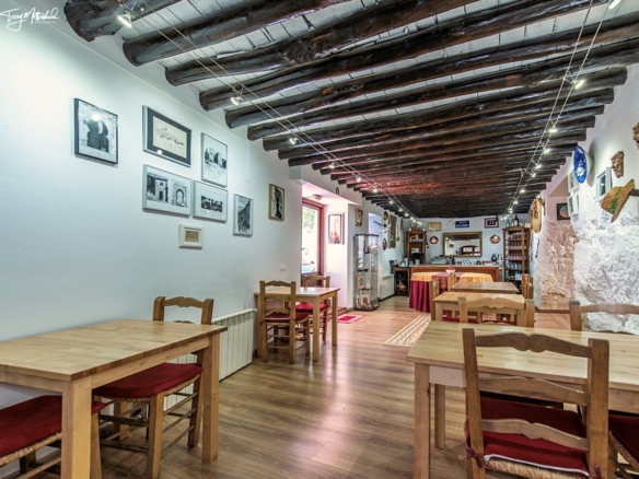 Bespoke hotelr estaurant. Owners 3 bed apartment. Over twenty years trading. Alhama de Granada. 1 xlarge