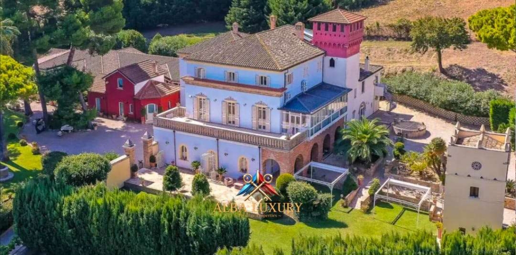 Historic villa with sea view in Silvi, Abruzzo 1 imm 138846 20250430115220 1080
