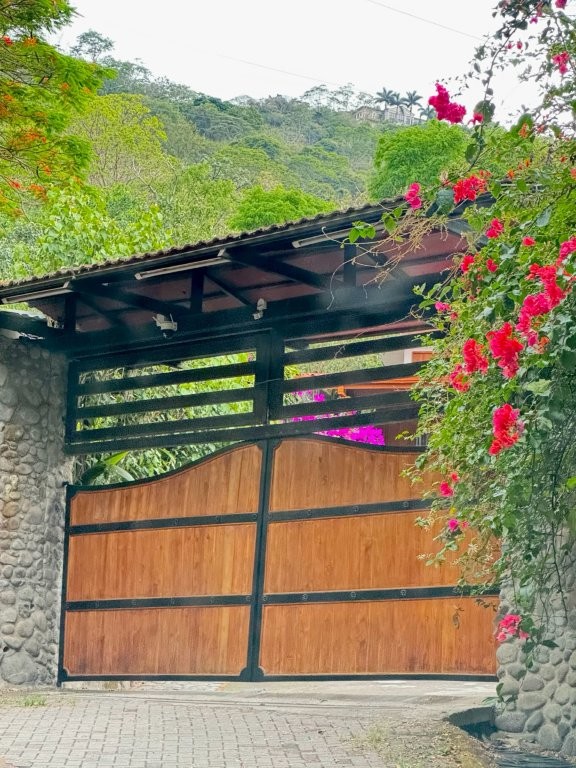 Excellent 7 Bed House For Sale in Escazu Costa 1 IMG 2640