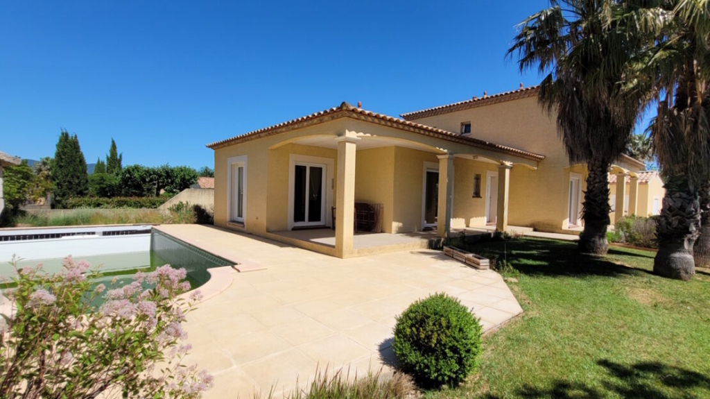 Pretty And Charming Villa With 130 M2 Living Space And 45 M2 Workshop On 721 M2 Of Land With Swimming Pool In A Quiet Location. 1 LAU556400EA 1110x623 1
