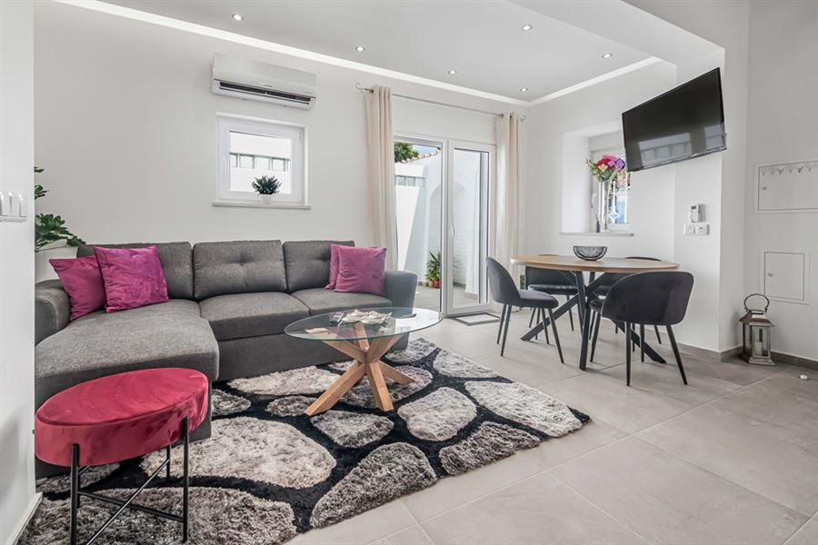 Stylish Fully Renovated 3 bedroom Two-Unit Townhouse in the Heart of Guia - Albufeira 1 1 1 34d24cfd a9a1 4317 97e8 35c1b4c26964