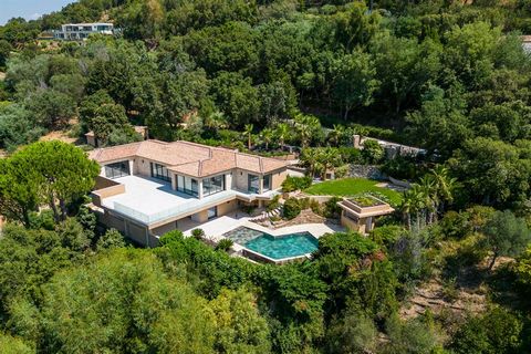Spacious family villa - sea view over the Gulf of Saint-Tropez 1 14 3870765 983754885952964264