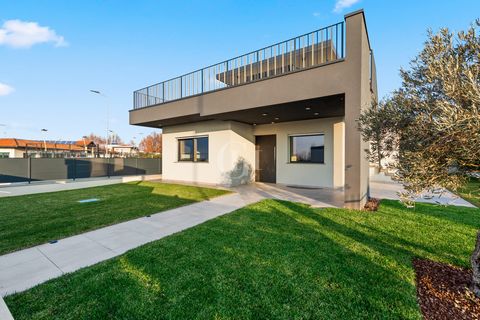 Esclusiva villa con solarium a Peschiera del Garda 1 2 8829935 1624742885344137296