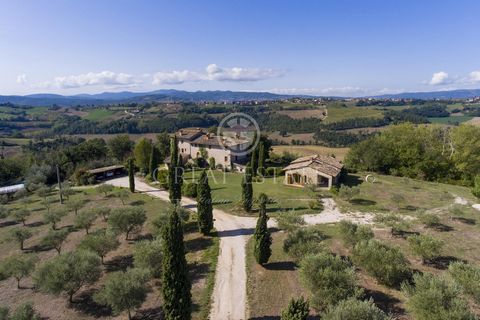 Uno sguardo su Todi 1 20 3262534 1355698338505421568