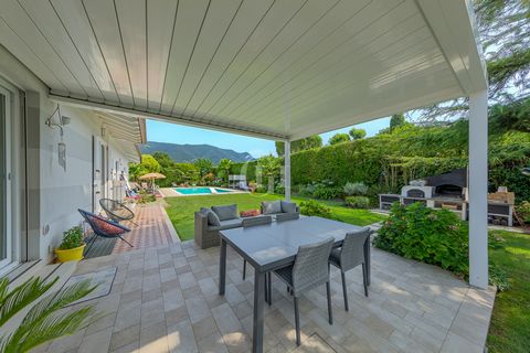 Single villa with private park and pool 1 24 3890822 3928229692041657562