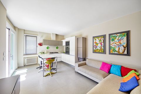 Elegant apartment with private outdoor space 1 27 3781271 135262618720903072