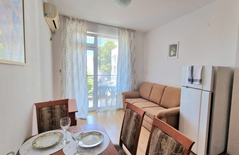Bright 1-bedroom apartment with balcony, close to Sunny Beach and sea, perfect for relaxing holidays.