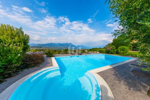 Single villa with pool and breathtaking lake view 1 7 7847909 3784016949861076380