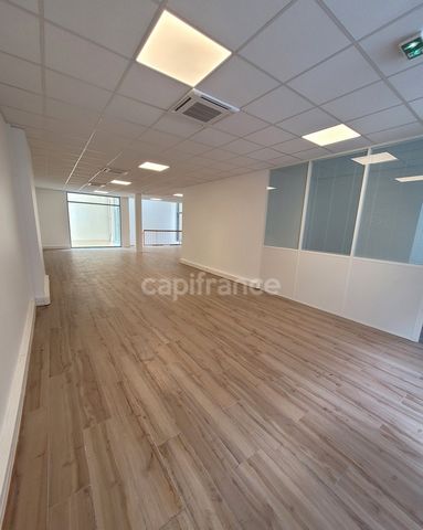 Dpt Paris (75), à vendre PARIS 15EME ARRONDISSEMENT Local commercial 200 m² 1 8 4251350 2111236793067209848