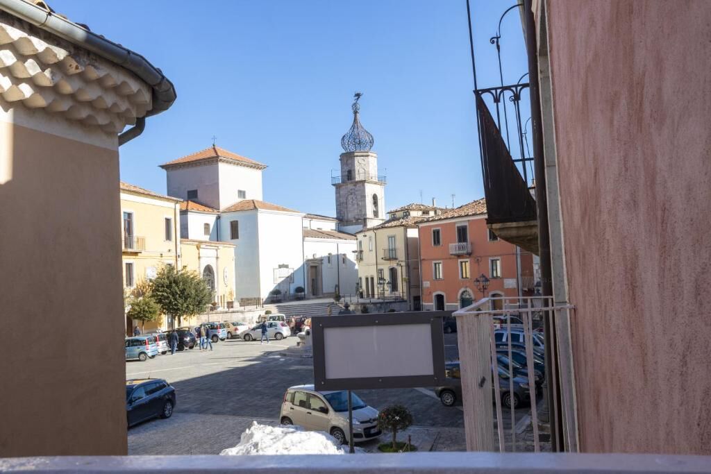 Charming Sepino House with Historic Views Beautiful house in Sepino with scenic town views and traditional architecture. Perfect for comfortab.