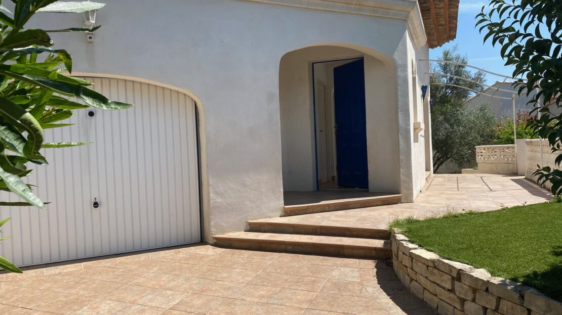 A Lovely Languedocienne Architect Villa With 3 Bedrooms, Garage, Terraces And Courtyard With Pool, On A 403 M2 Plot With Central But Quiet Location. 1 BEZ405000EA HD 1110x623 1
