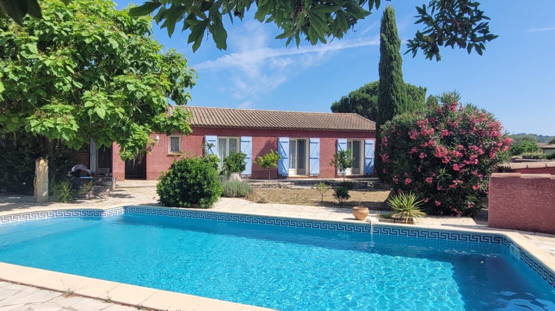 Villa To Refresh With 204 M2 Of Living Space On 1200 M2 Of Land With Swimming Pool In The Heart Of The Village. Great Potential 1 CES439000EA 1110x623 1