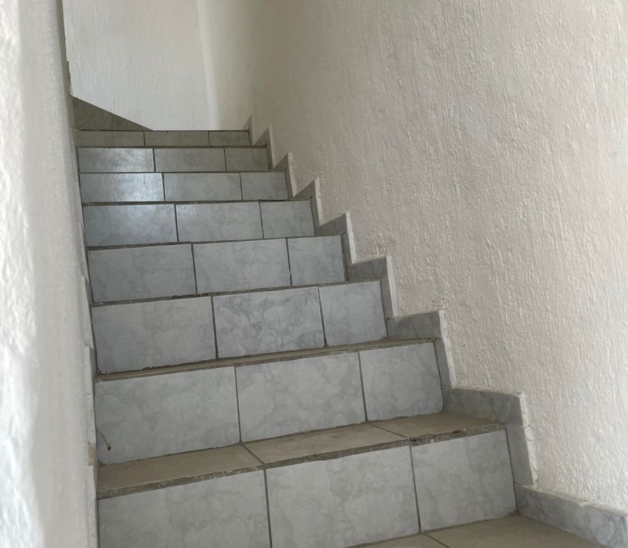 900