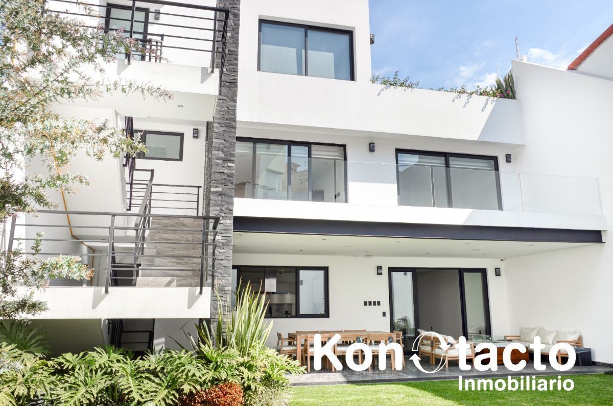 House for sale in gardens on the mountain