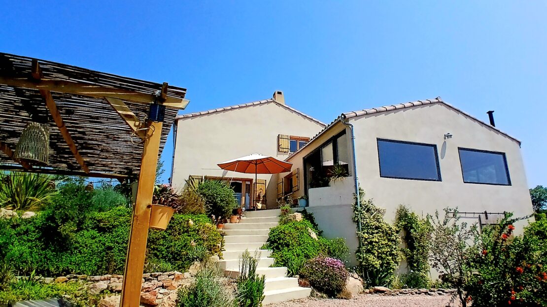 Elegant And Charming Villa With 145 M2 Of Living Space On A 1675 M2 Landscaped Plot With Exceptional Views 1 MON453600EBA 1110x623 1