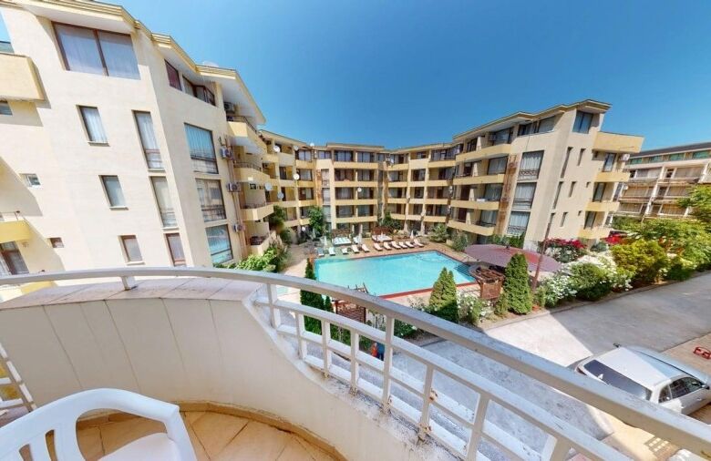 Bright 2-bedroom apartment with pool view in Barco del Sol, Sunny Beach.