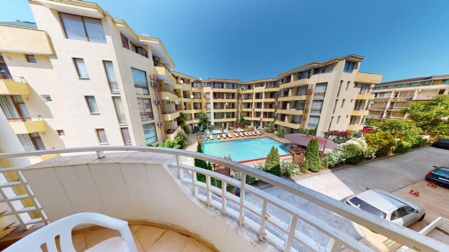 Bright 2-bedroom apartment with pool view in Barco del Sol, Sunny Beach.