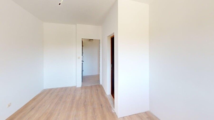 Bright 1-bedroom ground floor apartment near the sea in Grand Village.