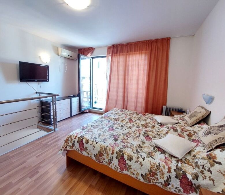 Bright interior of a 76 sq.m. maisonette in Amber Beach resort, close to Sunny Beach center. Perfect.