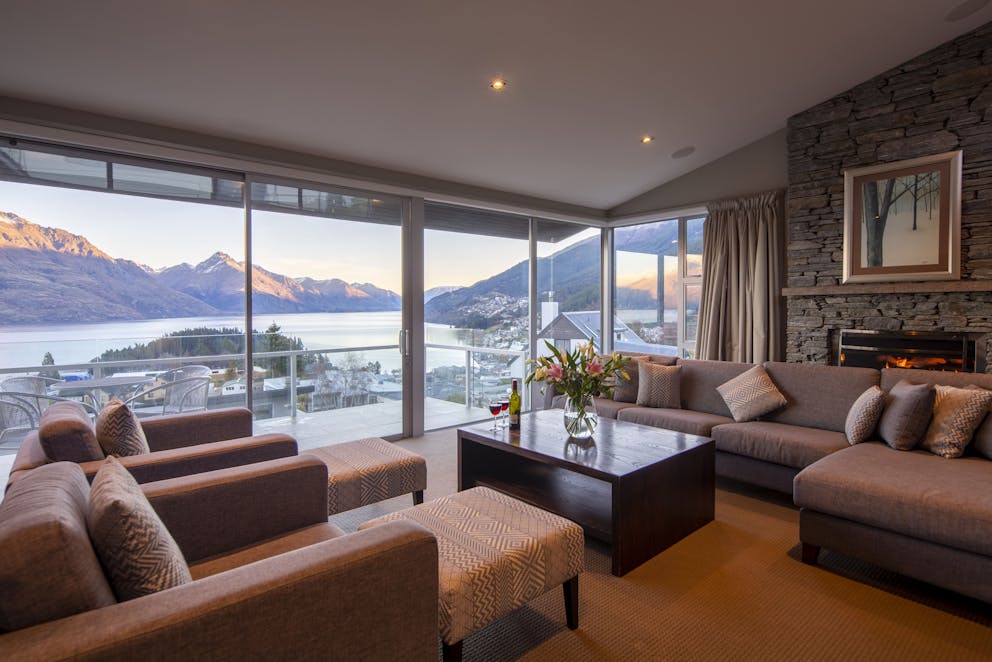 Unit 4 13 Poole Lane 040 adjust Staysouth