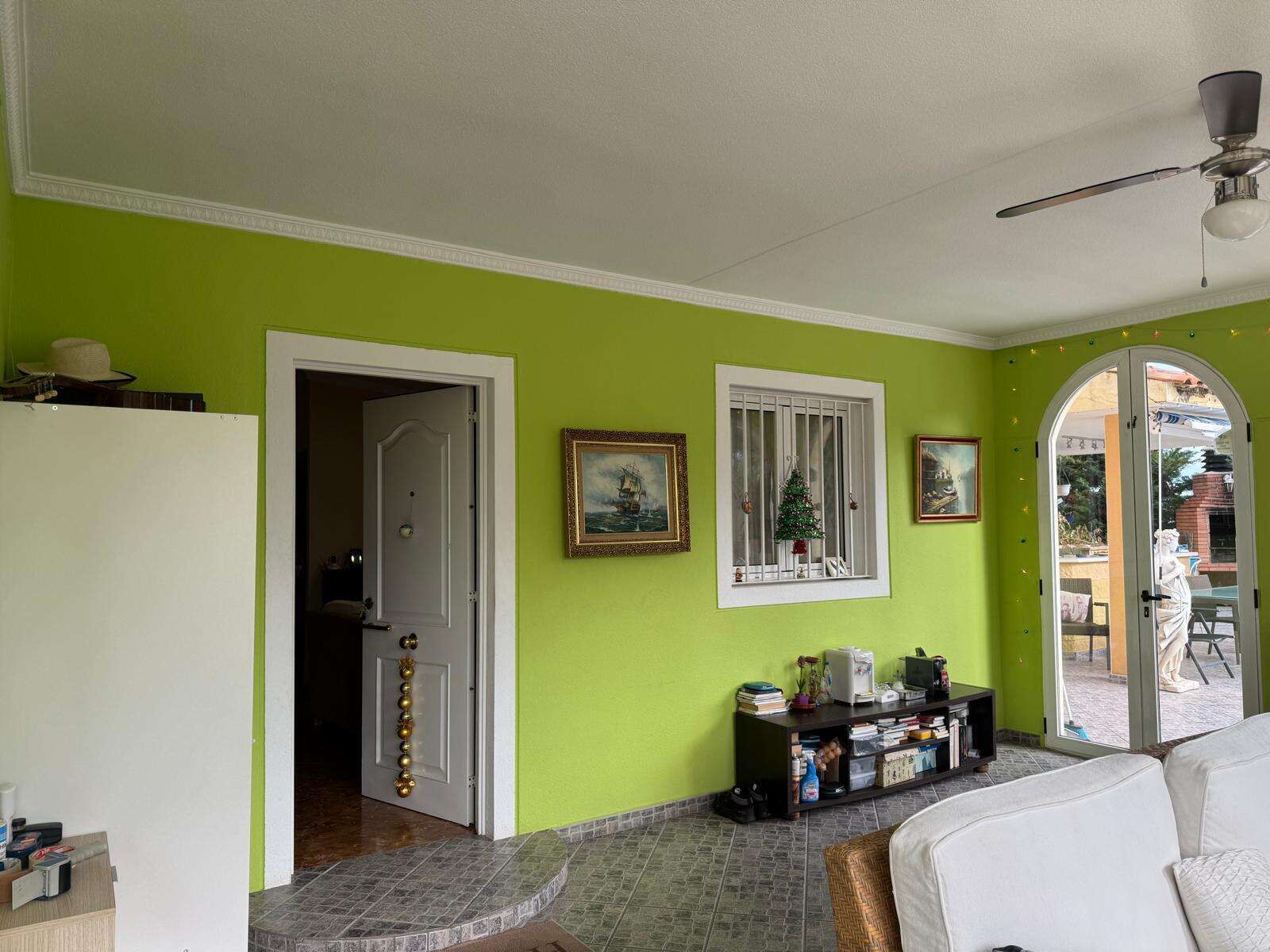 Beautiful 3-bedroom villa with spacious living area in El Catllar Tarragona. Perfect for families se.