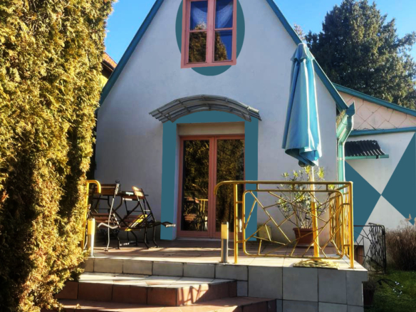 17 house from the outside 1