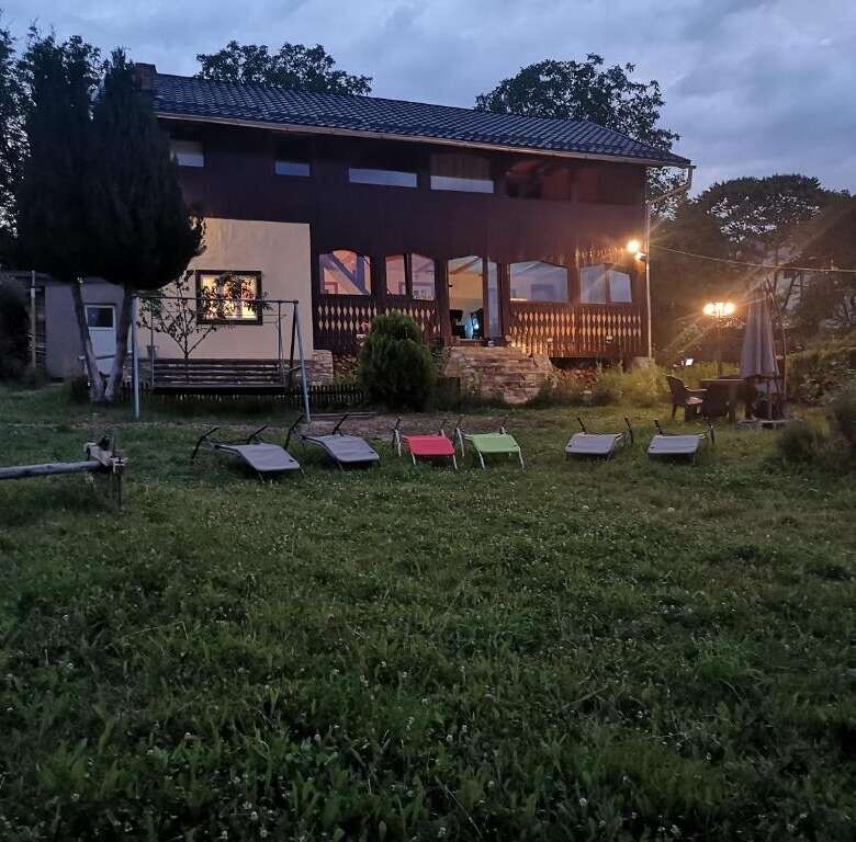 Beautiful 4-bedroom house in Chiriteni with spacious garden and outdoor seating. Perfect for familie.