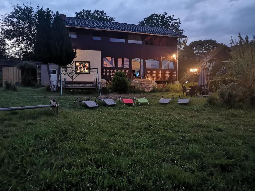 Beautiful 4-bedroom house in Chiriteni with spacious garden and outdoor seating. Perfect for familie.