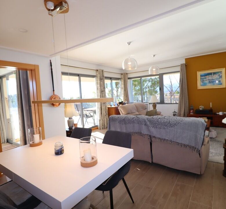 Elegant living room with large windows and modern decor in Aledo Murcia.