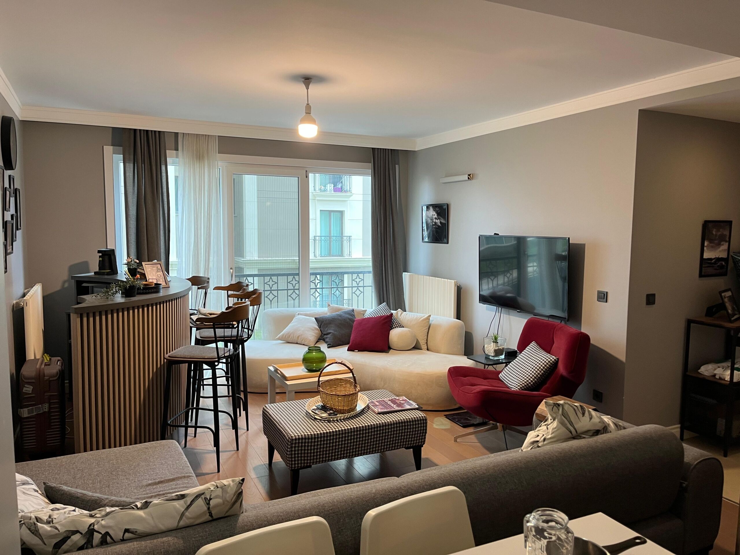 Spacious 2-bedroom apartment in Istanbul with contemporary decor, balcony, and city views, ideal for.