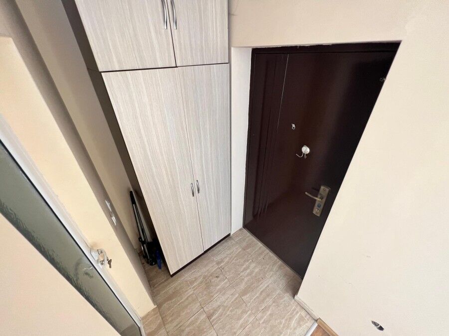 Interior view of a 1-bedroom apartment in Ravda, 45 sq.m., with modern furnishings and no maintenanc.