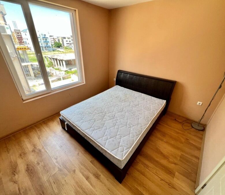 Modern 1-bedroom apartment with a large window in Ravda, no maintenance fee.