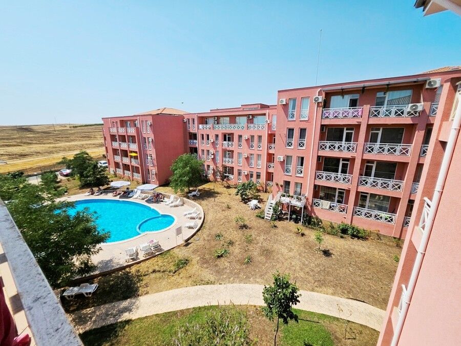 Studio apartment with pool views in Sunny Day 6, Sunny Beach, perfect for investment or holiday home.